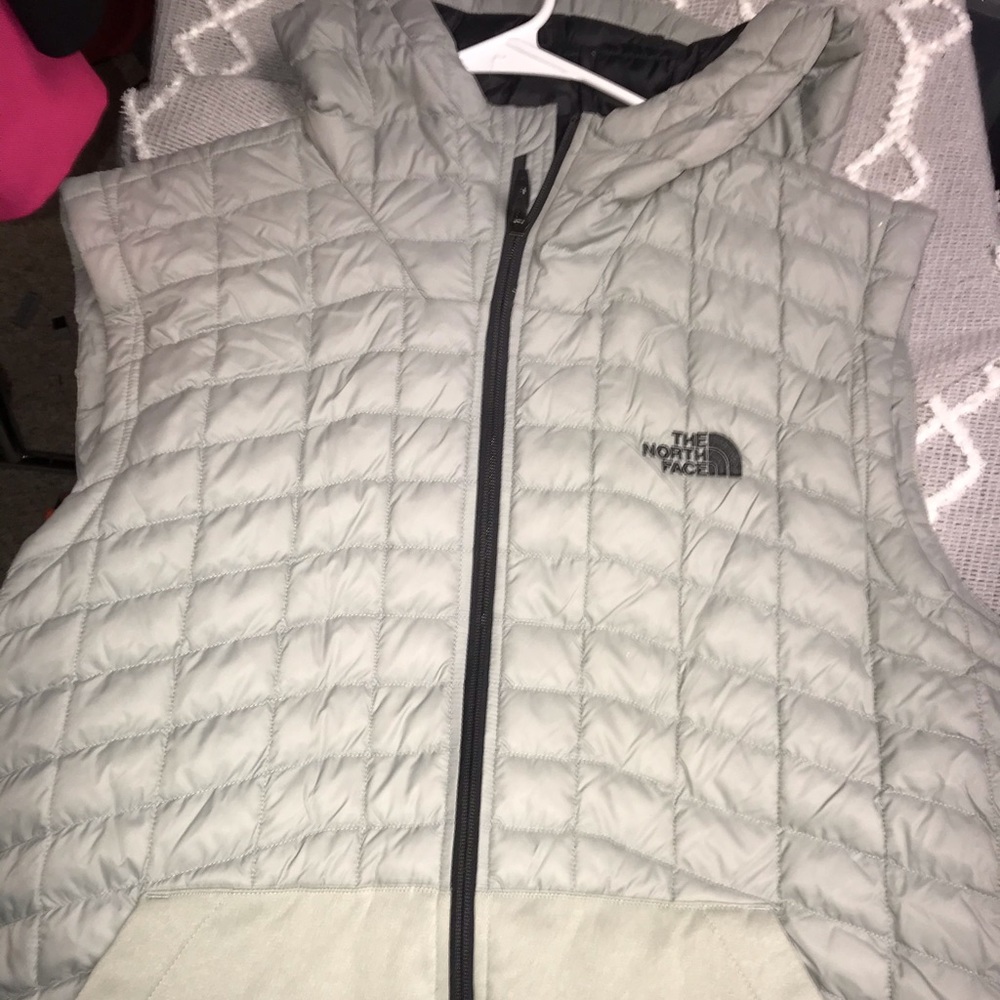 Men’s XL North Face Gray Puffer Vest